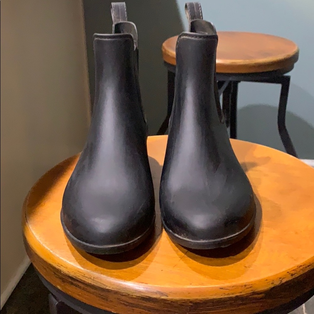 Women’s size 9 rain boots